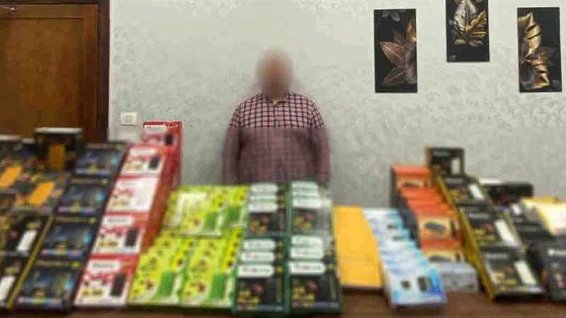مالك المحل عقب القبض عليه