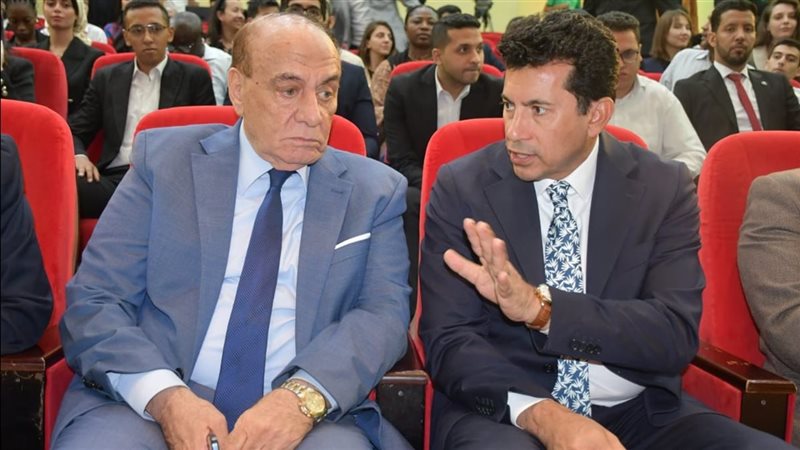 الدكتور أشرف صبحي واللواء أركان حرب سمير فرج
