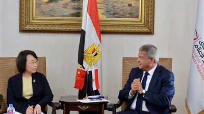 رئيس الأعلى للإعلام يبحث مع نظيرته الصينية سبل التعاون المشترك