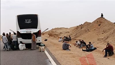 «النار بتخرج من كل مكان».. تفاصيل حريق أتوبيس على طريق الواحات (فيديو)