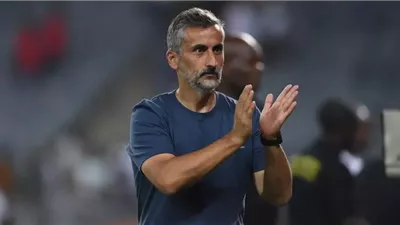 الأهلي ينهي إجراءات وصول ريفيرو إلى القاهرة لتوقيع عقود تدريب الفريق