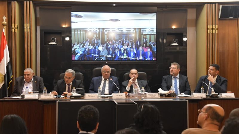 خلال الاجتماع 