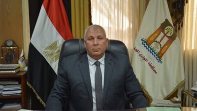 بعد شكوى عدد من الطالبات.. محافظ الوادي الجديد يحيل واقعة تحرش مدرس للنيابة