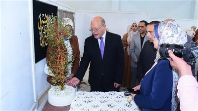 لوحات جدارية لفن الرسم والتصوير ومعجنات صحية بكلية التربية النوعية بسوهاج