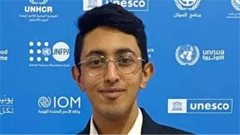 الفنان التشكيلي أحمد ماهر