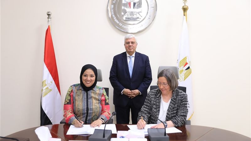 خلال التوقيع 