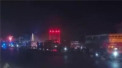 حادث تصادم بين سيارتي نقل يُربك حركة المرور أعلى الطريق الإقليمي