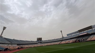 ستاد القاهرة يستقبل مباراة الزمالك وبيراميدز وسط العاصفة