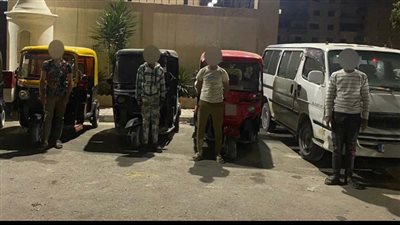 ضبط قائدو ميكروباص و4 تكاتك لقيامهم بحركات استعراضية في الإسكندرية