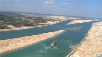 رئيس قناة السويس: قرار تخفيض الرسوم «مدروس» وخسرنا 10.5 مليار دولار في عام ونصف