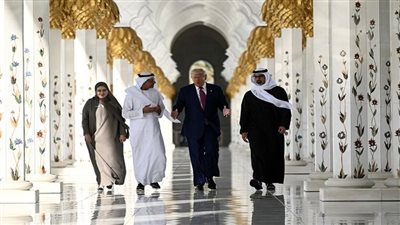 برفقة ولي عهد أبوظبي.. ترامب يزور مسجد الشيخ زايد الكبير (صور)