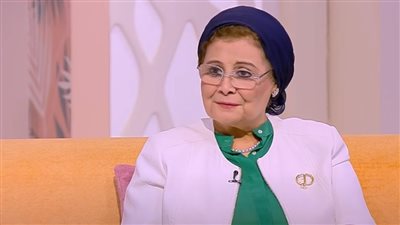 بدموع مؤثرة.. عبلة الألفي نائب وزير الصحة تروي قصة نجاحها