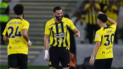 دوري روشن السعودي.. الاتحاد يتقدم على الرائد بثنائية في الشوط الأول