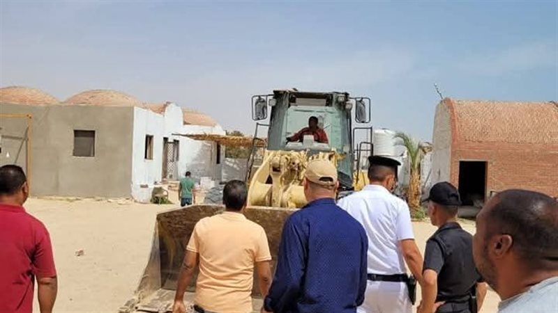 ازالة تعديات بالبحر الاحمر