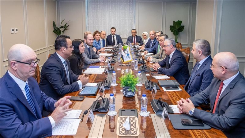رئيس اقتصادية السويس ووفد شركة AP Moller MAERSK 