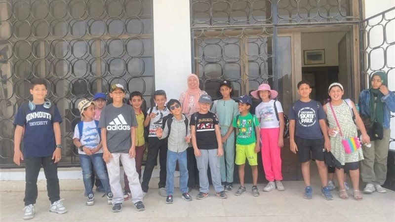 الأطفال أثناء الرحلة الثقافية