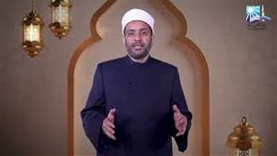 أمين الفتوى: من نسي قراءة الفاتحة وقرأها بعد السورة فصلاته صحيحة.. ويُستحب له سجود السهو