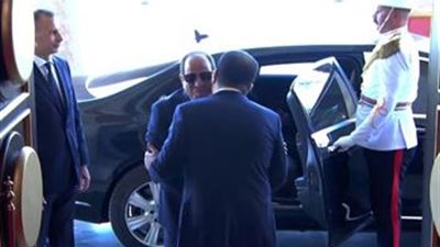 الرئيس السيسي يصل مقر انعقاد القمة العربية الـ34 ببغداد
