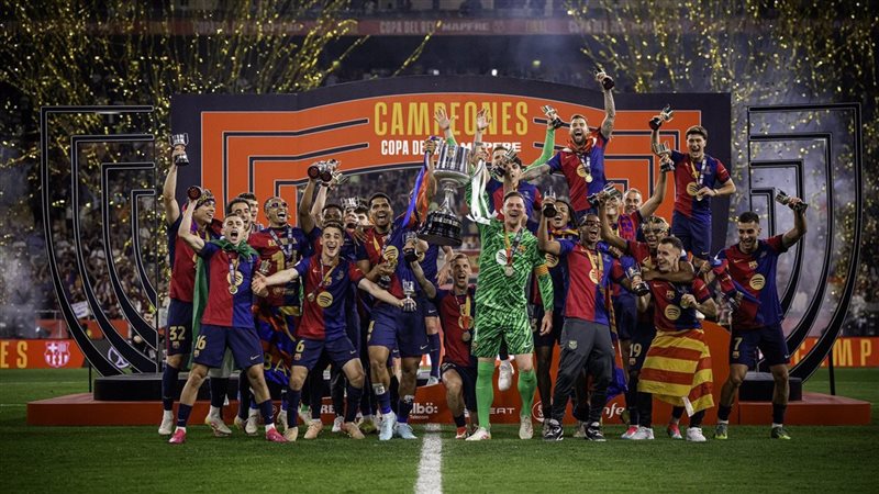 احتفال لاعبي برشلونة 