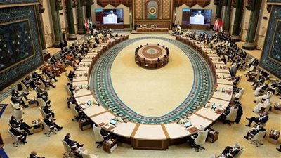القمة العربية تطالب المجتمع الدولي بالضغط لوقف نزيف الدماء بغزة