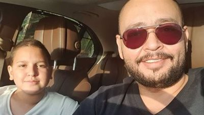 نجل أحمد رزق يظهر لأول مرة بعد أزمته في العرض الخاص لفيلم «المشروع X»