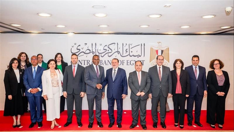 محافظ البنك المركزي ووفد صندوق النقد الدولي