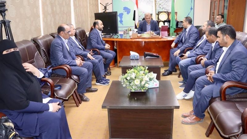 رئيس شركة مياه الشرب بالفيوم اثناء التكريم