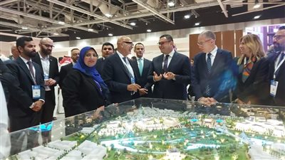 وزير الإسكان يصل إلى مسقط ويُشارك في افتتاح معرض ومؤتمر عُمان العقاري