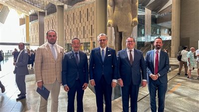 المتحف المصري الكبير يستقبل كبير مستشاري الرئيس الأمريكي للشؤون العربية