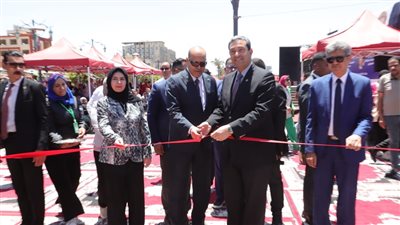 وزير العمل يسلم 25 عقد عمل لذوي الهمم من أبناء محافظة دمياط