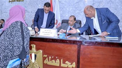 محافظ سوهاج يعقد اللقاء الجماهيري الأسبوعي للاستماع إلى شكاوى المواطنين