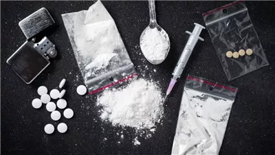 سقوط تاجر مخدرات بحوزته سلاح ناري في سوهاج 