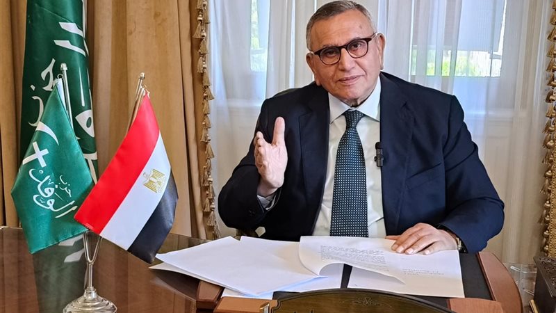  الدكتور عبدالسند يمامة 