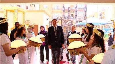 محافظ دمياط يجتمع مع رؤساء لجان الشهادة الإعدادية استعداداً للامتحانات نهاية العام