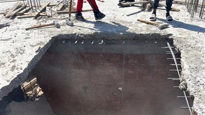 محافظة الجيزة تزيل أدوارا مخالفة بعقارات في كعبيش بحي الهرم