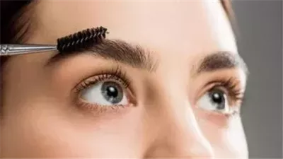 بديل مستحضرات التجميل.. 4 وصفات طبيعية لتكثيف شعر الحاجب (تعرف عليها)