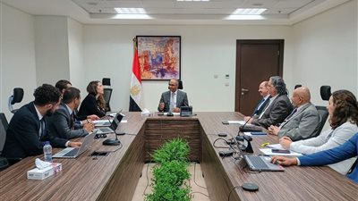 نائب وزير الإسكان يستقبل بعثة الوكالة الفرنسية للتنمية لبحث فرص التعاون