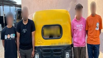 شاهد رعب على 3 عجلات.. ضبط سائق توك توك قبل وقوع كارثة في البحيرة 