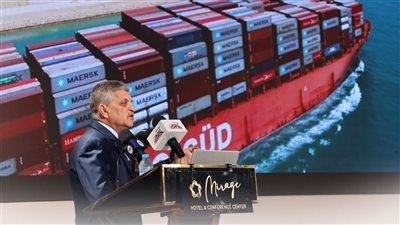 ربيع: تخفيضات 15% للسفن المارة من قناة السويس بحمولة 130 ألف طن