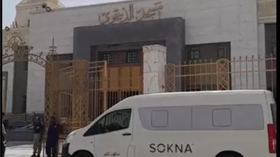 وصول جثمان حفيد نوال الدجوي لمسجد العائلة تمهيدا لتشييعه إلى مثواه الأخير
