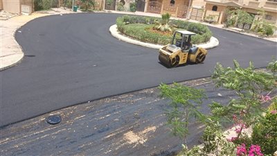 15 منطقة ضمن خطة التطوير.. رئيس جهاز القاهرة الجديدة يتابع أعمال تطوير الطرق