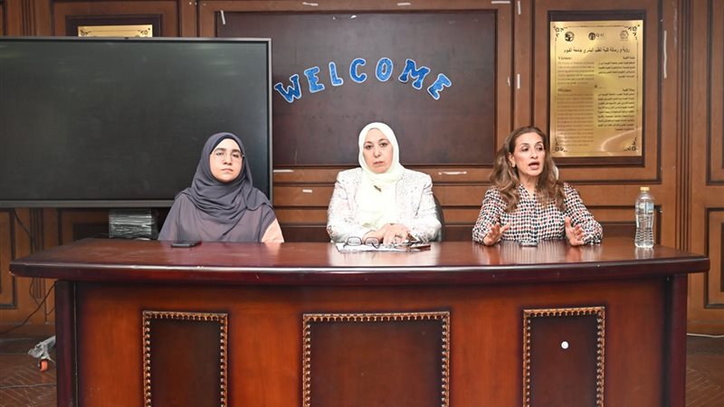عمبد كلية ط\ب الفيوم أثناء الندوة