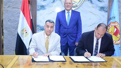 توقيع بروتوكول بين كلية الحاسبات ومعهد التجارة الإلكترونية بجامعة سوهاج
