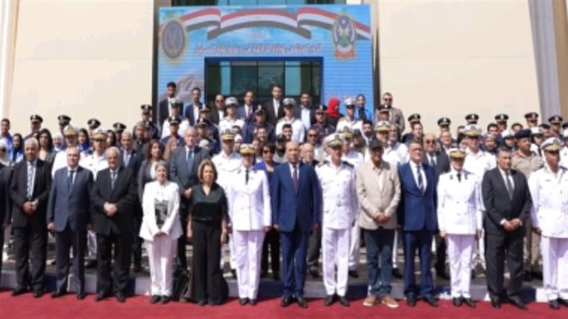 صورة تذكارية للمشاركين في الندوة 