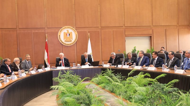 خلال الاجتماع 