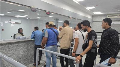وزارة العمل تنشر صورا من توثيق عقود عمل بالخارج للتأكد من صحتها لحماية الشباب