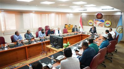 محافظ مطروح يشدد على اتخاذ الإجراءات الحازمة لزيادة إنتاج وضخ المياه 
