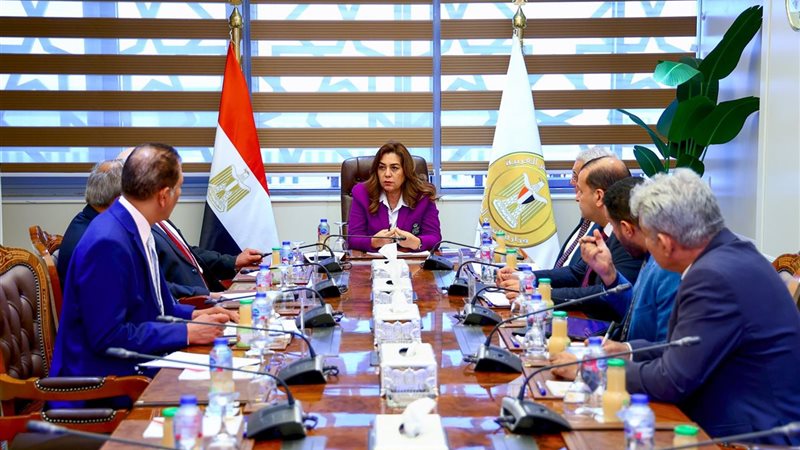 خلال الاجتماع