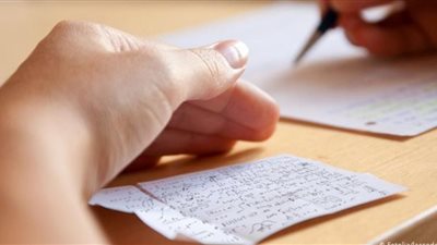 «صفحات الغش الإلكتروني» تنشر أسئلة امتحان اللغة العربية للشهادة الإعدادية 2025
