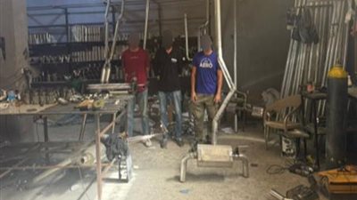 غلق مصنع غير مرخص لتعديل شكمانات السيارات والقبض على ملاكه بالقاهرة